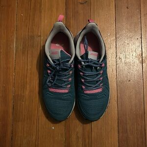 Avia tennis shoes